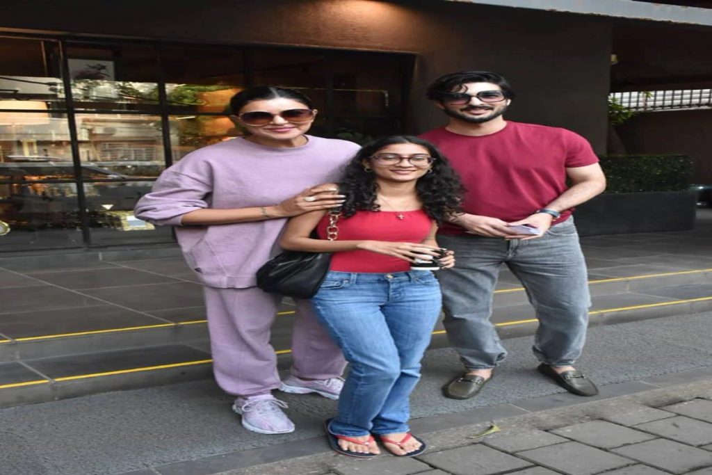 Sushmita Sen Spotted Posing With Ex Boyfriend Rohman Shawl And Daughter