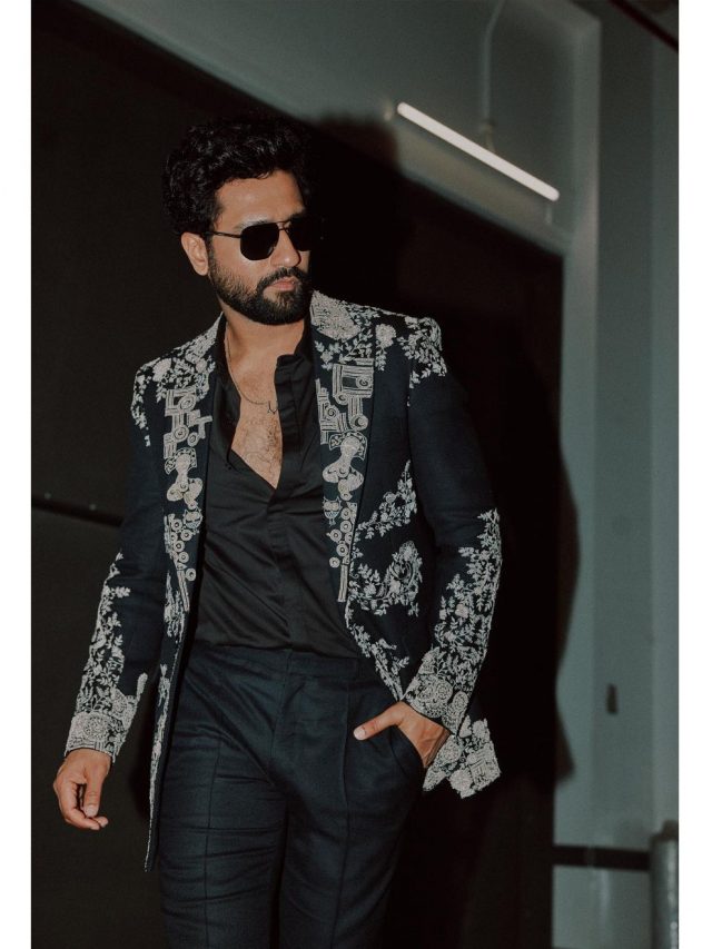 10 Sizzling Hot Looks Of Vicky Kaushal