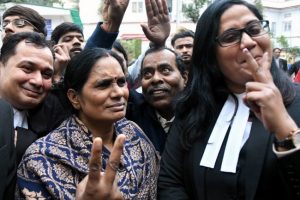 Nirbhaya’s mother flashes victory sign, welcomes death warrant for convicts