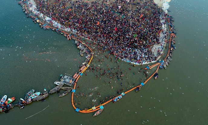 CM Yogi Adityanath takes holy dip in Prayagraj