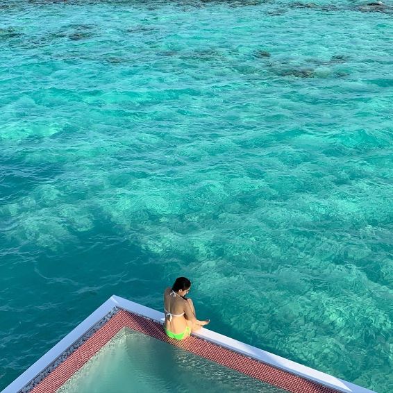 Sara shares more exotic photos from her vacation