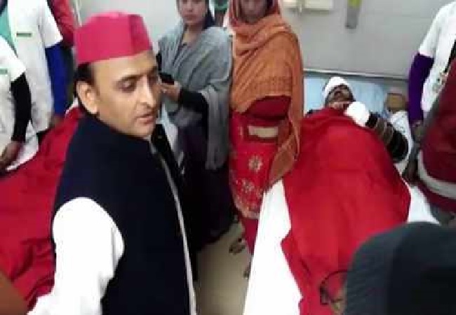 Akhilesh Yadav chides doctor on emergency duty for interrupting during his meet with accident victims