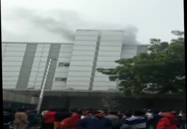Fire breaks out at Noida's ESIC hospital, 3 fire tenders on spot