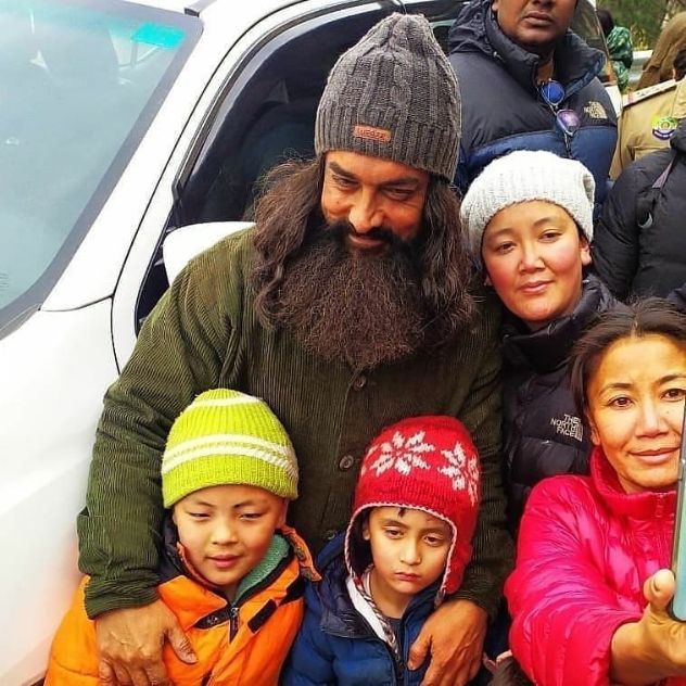Aamir Khan poses with fans while shooting for Laal Singh Chaddha