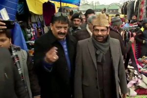 Naqvi interacts with locals in Srinagar, says there’s positive environment