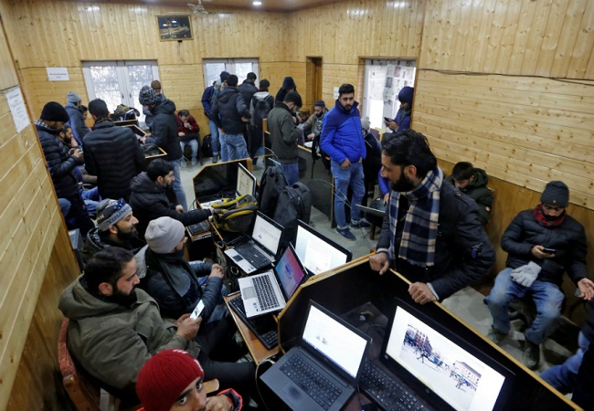 2G mobile internet, broadband services restored in Kashmir