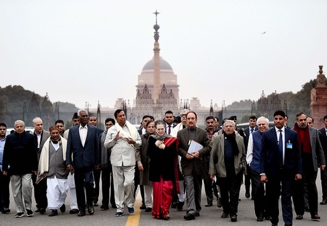 16 Opposition parties to boycott Presidential address to Parliament, demand probe into R-Day violence
