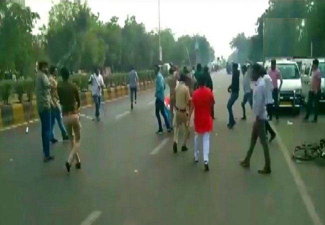 Clash erupts between ABVP, NSUI workers in Ahmedabad, 10 injured