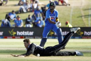 KL Rahul guides India to 296/7 against NZ in third ODI