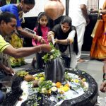 Devotees offers prayers on the occasion of Maha Shivratri