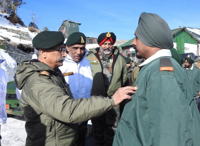 Army Chief reviews security in Kashmir valley