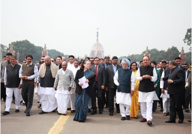 Cong delegation meets President ---