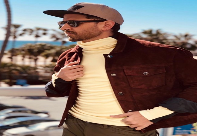 Hrithik Roshan looks super-awesome in his latest vacation pics