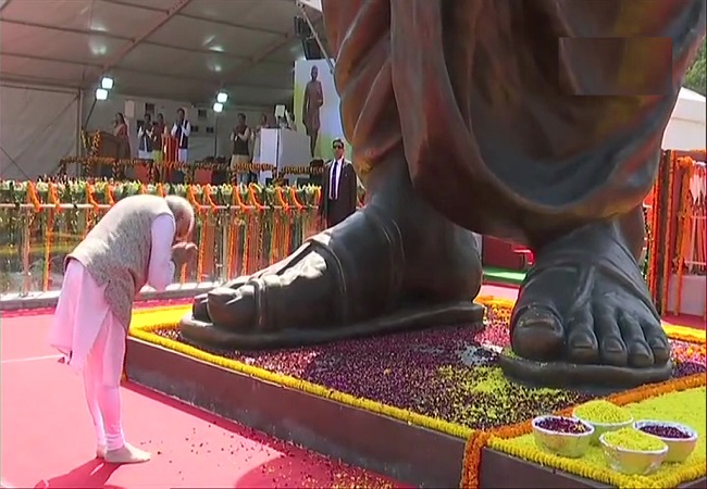 PM Modi unveils statue of Deendayal Upadhyaya in Varanasi