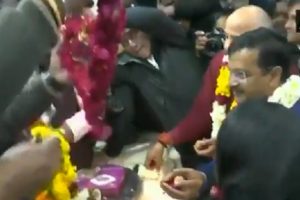 Kejriwal visits Hanuman Temple as AAP sweeps Delhi polls
