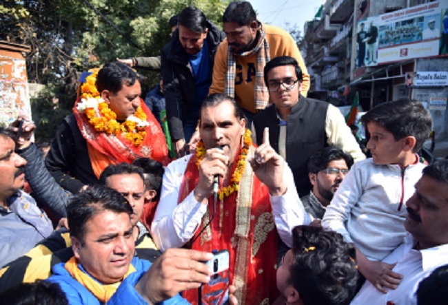 The Great Khali campaigns in Delhi elections -