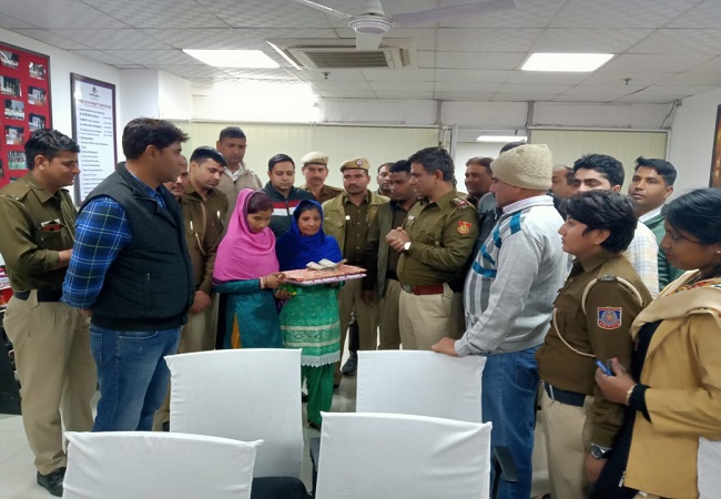 Delhi cops at Barakhamba pool in Rs 1 lakh as 'Kanyadaan' for wedding of sweeper’s daughter