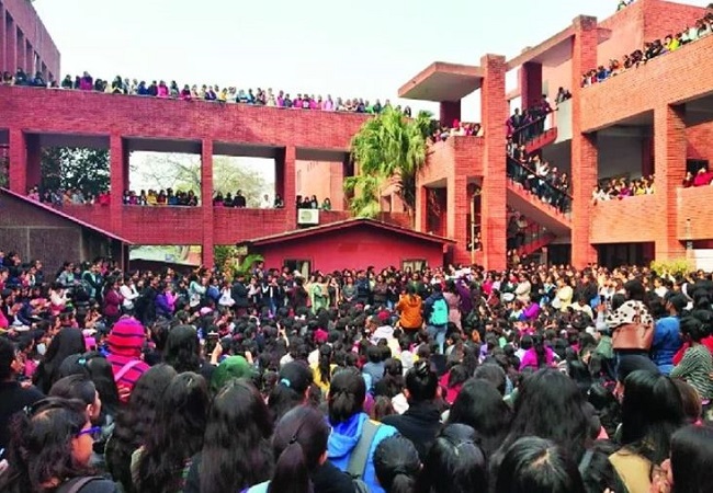 Delhi HC issues notice to Centre, others on plea seeking CBI probe in Gargi college incident