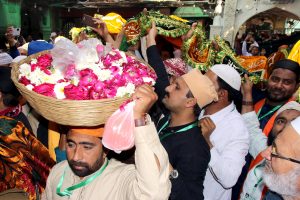 Pakistani pilgrims offer holy chadar at the shrine of Sufi saint Hazrat Khwaja Moinuddin Chishti | See Pics