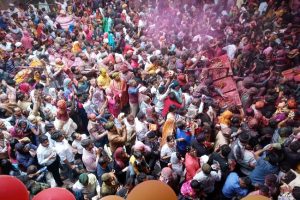 Devotees flock to temples to celebrate Holi
