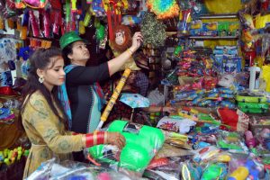 People buying colors powder and other items for Holi | See Pics