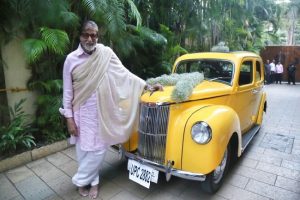 Amitabh Bachchan goes vintage in new Twitter post