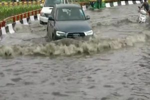 Heavy rain with hailstorm lash Delhi, water-logging in several parts of city