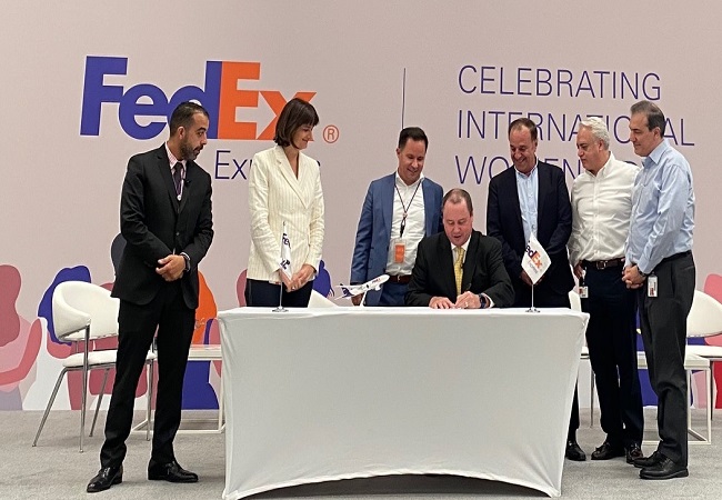 FedEx Express MEISA president signs CEO statement of support for women’s empowerment principles