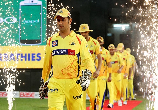 MS Dhoni gets heroes welcome in Chennai ahead of IPL 2020