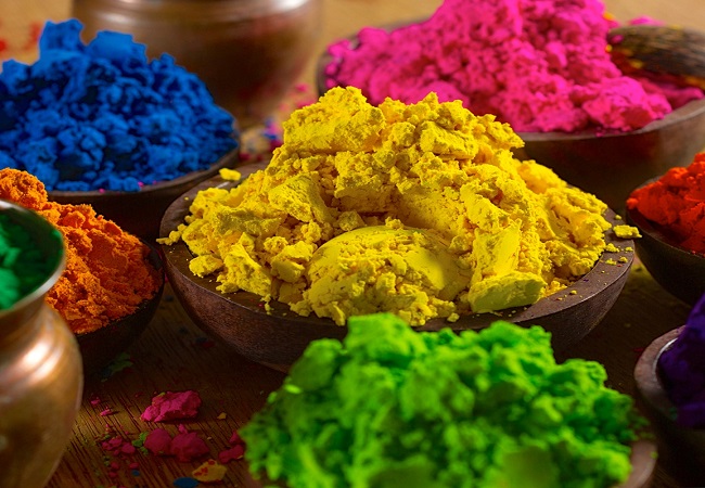 Avoid toxic dyes, try turmeric, henna and chandan to make Holi colours