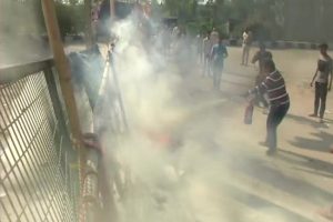 Shaheen Bagh protesters refuse to vacate, allege bikers hurled petrol bomb near protest site