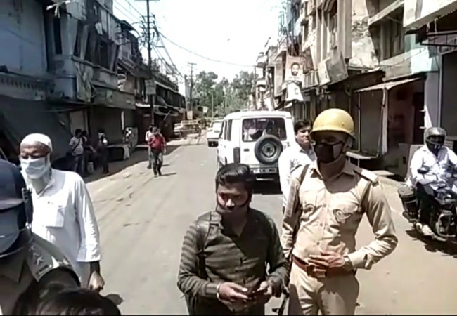 Meerut Police attacked while trying to seal locality, Magistrate injured in stone-pelting; 4 including Imam arrested