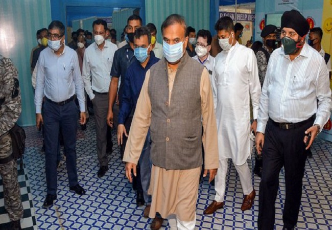 Himanta Biswa Sarma visits Quarantine facility, warns of action against those flouting Covid-19 guidelines