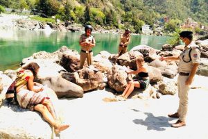 ‘I am Sorry…500 times’, novel punishment given to foreigners for violating lockdown in Rishikesh (VIDEO)