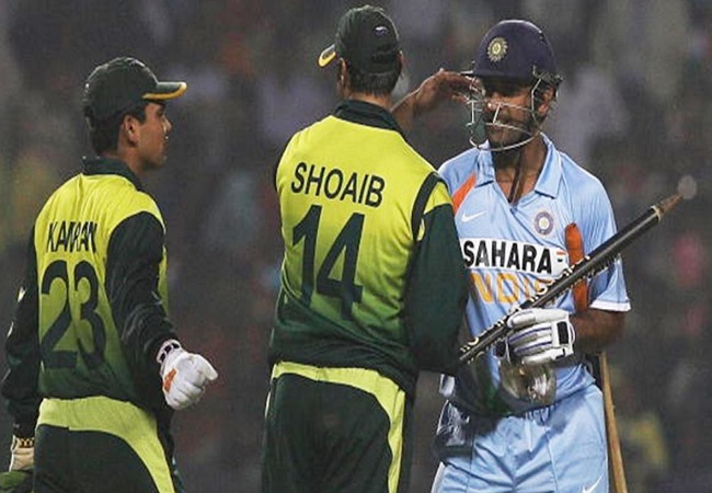 "Right now, he seems stuck": Shoaib Akhtar feels Dhoni hould have retired after 2019 World Cup