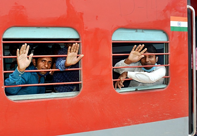 Beware! If caught without mask in train or at railway station, you will be fined Rs 500