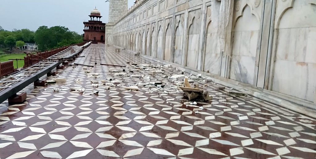 Railings of Taj Mahal partially damaged