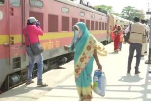 Special train with 1200 labourers reached Danapur Railway Station