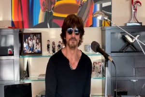 SRK croons quarantine theme song ‘Sab Thik Ho Jaega’ in ‘I For India’