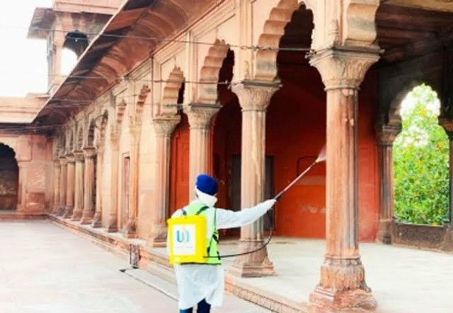 Sikh volunteers sanitise Jama Masjid - 2