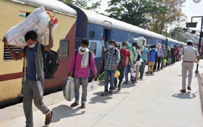 Railways operate 800 ‘Shramik Special’ trains, transports more than 10 lakh people to their home states