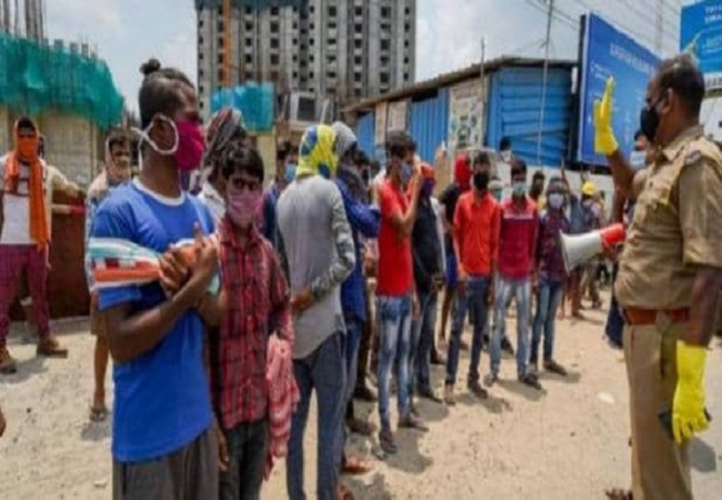 Stranded migrant labourers protest at sivananda colony in Coimbatore district
