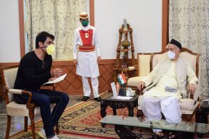 Sonu Sood meets Maha Guv, gets praised for his initiatives in helping migrants reach home