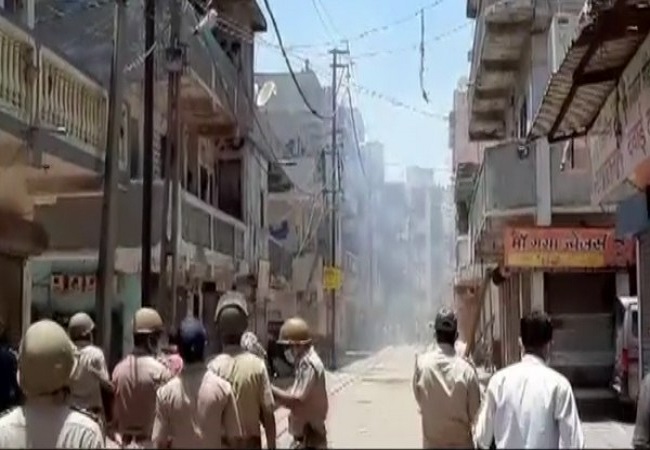 Clash between migrant workers and police in Surat