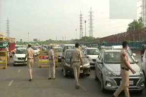 Heavy traffic movement at Delhi-Gurugram border; Police check passes, IDs of commuters