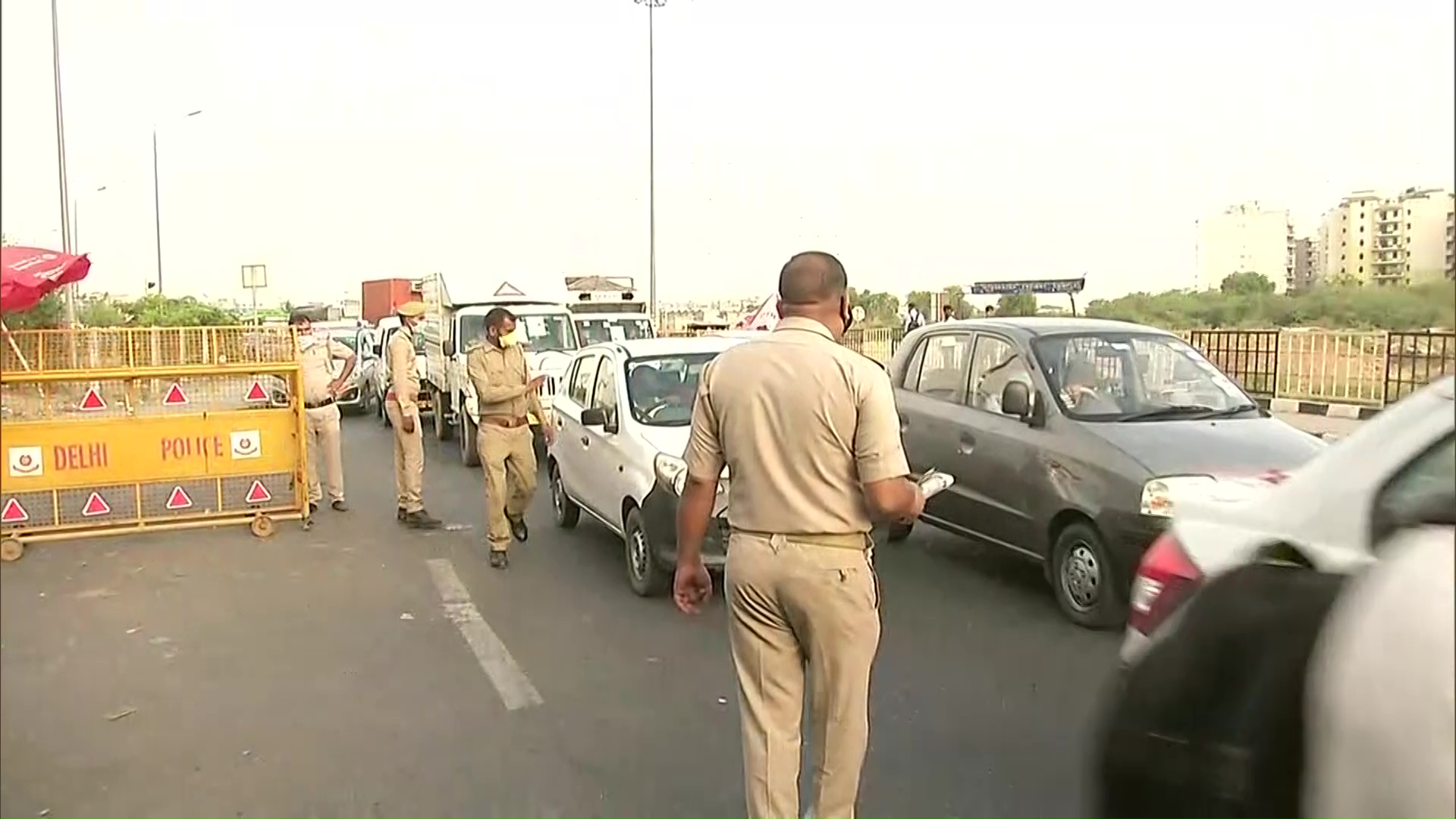 Delhi-Ghaziabad border: Heavy traffic near Ghazipur, day after border was sealed