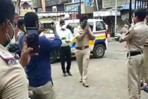 Mumbai cop returns to duty after Covid recovery, gets hero’s welcome at police station (VIDEO)