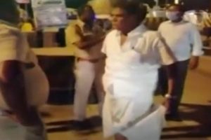 Former AIADMK MP’s arrogance caught on tape, abuses and assaults cops in Salem (VIDEO)