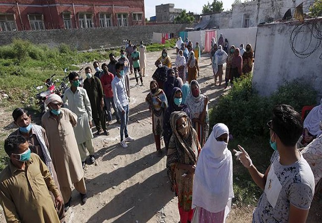 Pakistan 3rd riskiest country in the world for Coronavirus, WHO calls for new lockdown