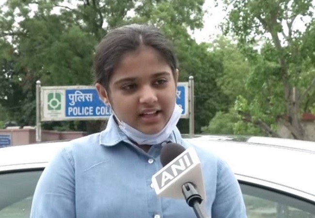 12-year-old Noida girl breaks piggy bank to help fly 3 migrant labourers to their home state